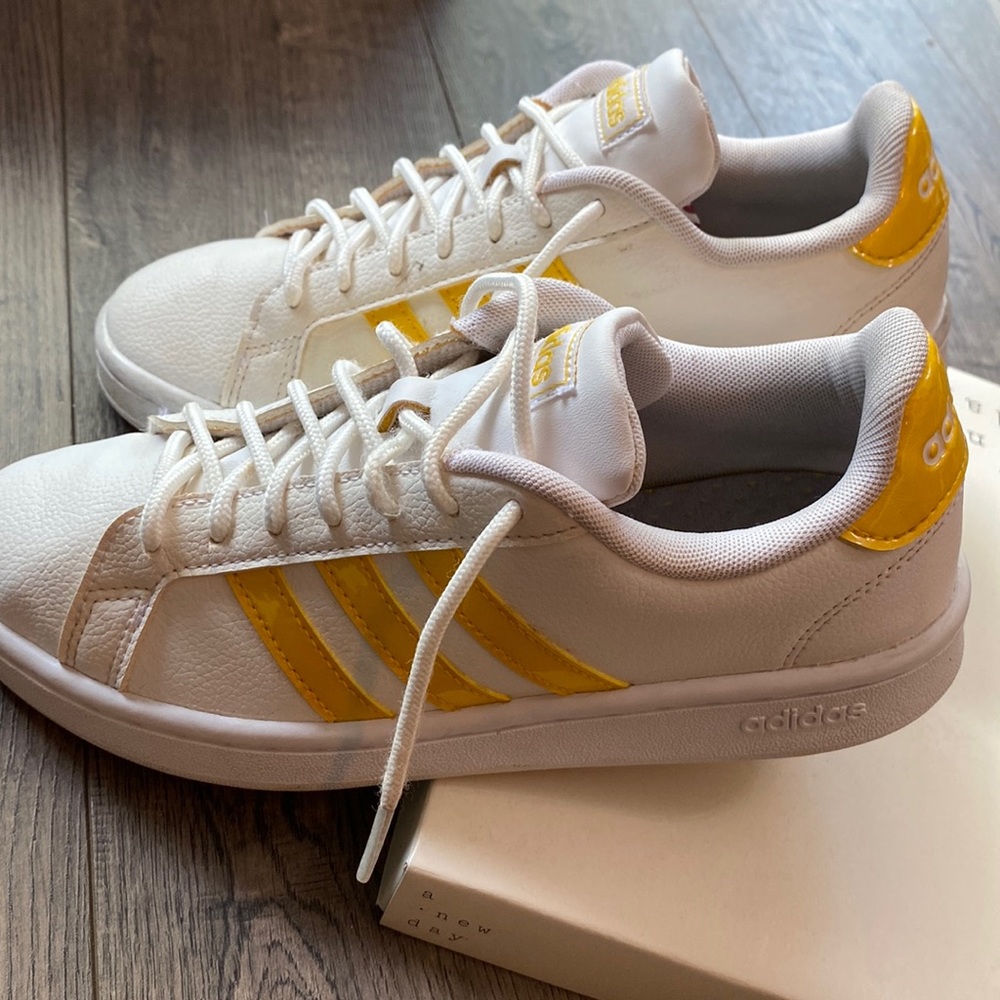 Adidas shoes size 6